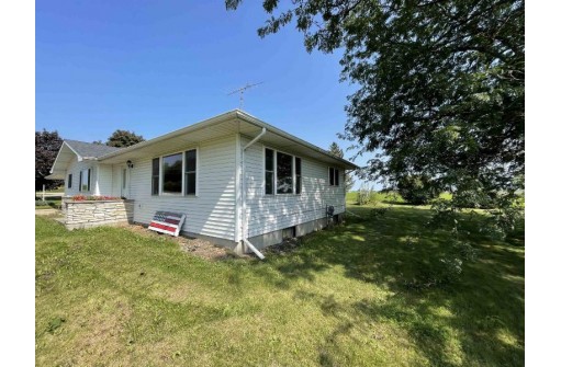 N2094 Hwy 73, Markesan, WI 53946