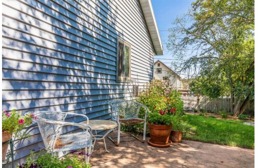 100 3rd St, New Glarus, WI 53574