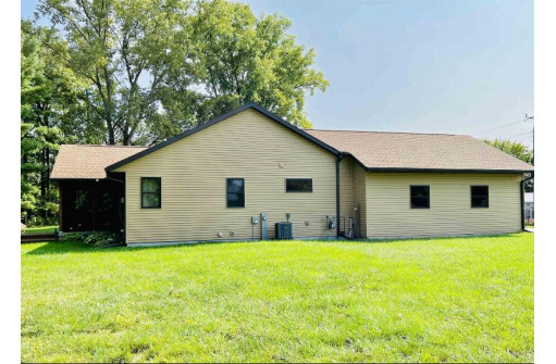 701 Park St, Blue River, WI 53518