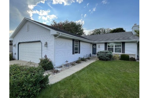 4017 New Haven Dr, Janesville, WI 53546-3700