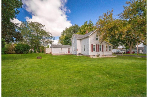 1002 Madison St, Beaver Dam, WI 53916