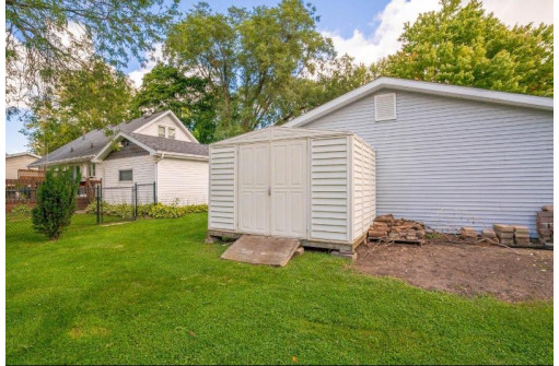 1002 Madison St, Beaver Dam, WI 53916