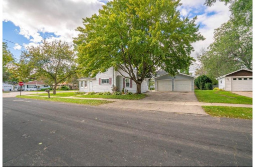 1002 Madison St, Beaver Dam, WI 53916