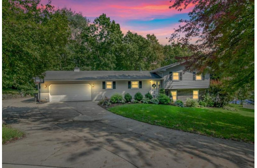 5534 Salter Ct, Waunakee, WI 53597