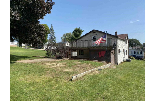 515 Stone St, Highland, WI 53543