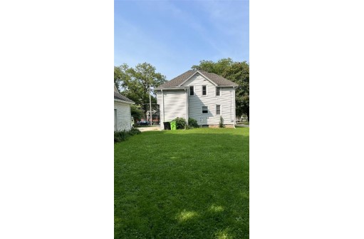 421 S University Ave, Beaver Dam, WI 53916