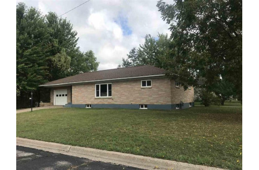 313 E Broadway St, Prairie Du Chien, WI 53821