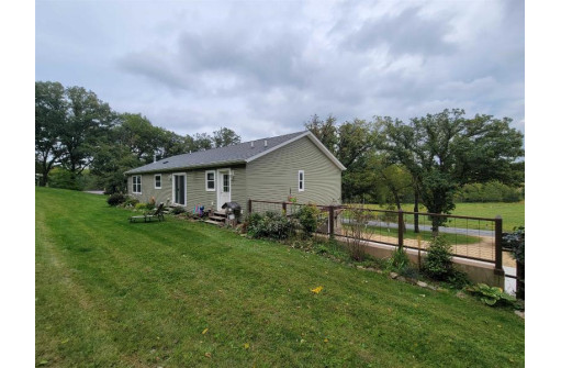 10269 Borah Rd, Lancaster, WI 53813