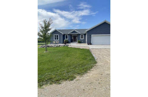 135 Hoopen Rd, Cambridge, WI 53523-9232