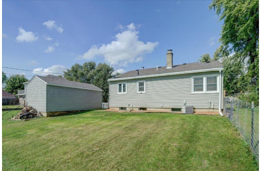 425 E Holum St, DeForest, WI 53532