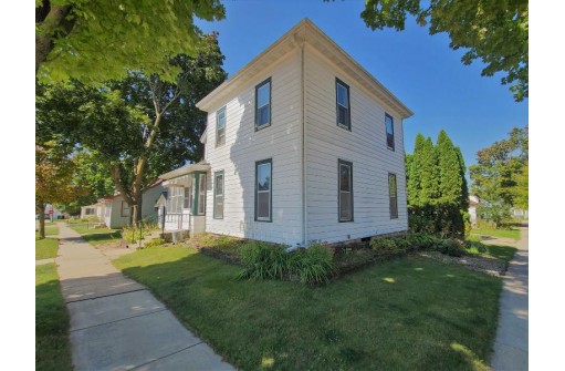 503 Center St, Cambria, WI 53923