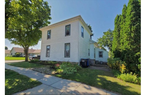 503 Center St, Cambria, WI 53923