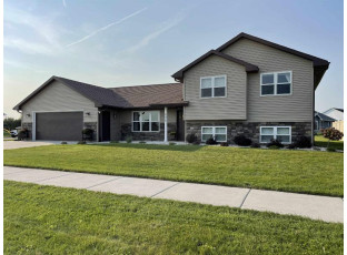 698 Prairie View Dr Evansville, WI 53536