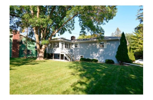 918 Chapel Hill Rd, Madison, WI 53711