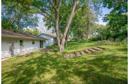 2413 Apache Dr, Fitchburg, WI 53711