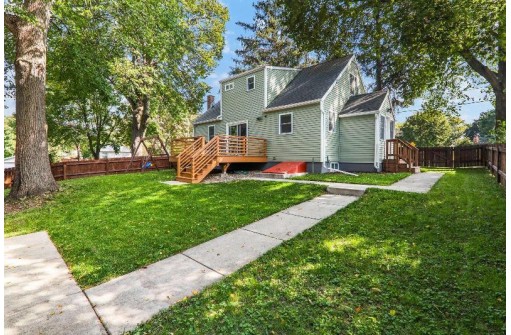 218 Dempsey Rd, Madison, WI 53714