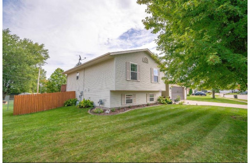 458 Mitchell St, Belleville, WI 53508