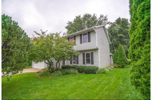 7942 W Oakbrook Cir, Madison, WI 53717