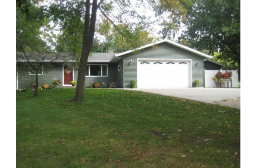 912 E Berlin Rd, Ripon, WI 54971