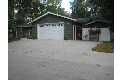 912 E Berlin Rd, Ripon, WI 54971