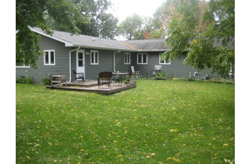 912 E Berlin Rd, Ripon, WI 54971