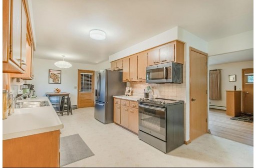 1810 Elka Ln, Madison, WI 53704