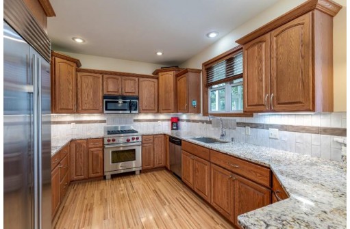 318 Rustic Dr, Madison, WI 53718