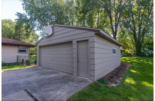 4801 Leo Dr, Madison, WI 53716