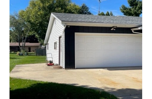 2245 2nd Ave W, Monroe, WI 53566