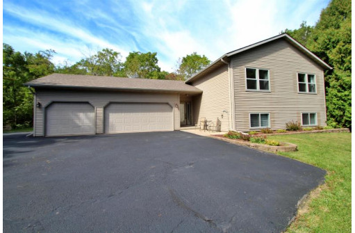 N6815 County Road Q, Lake Mills, WI 53551