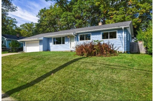 1004 Pflaum Rd, Madison, WI 53716