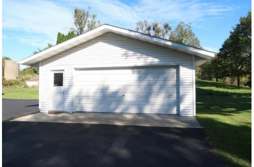 N2910 Miller Rd, Elroy, WI 53929