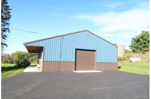 N2910 Miller Rd, Elroy, WI 53929