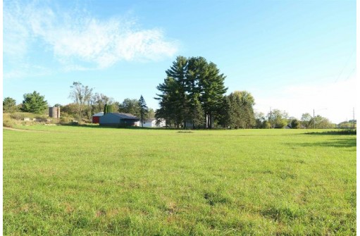 N2910 Miller Rd, Elroy, WI 53929