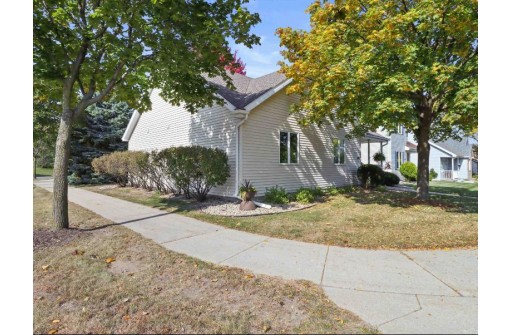 422 Cherry Hill Dr, Madison, WI 53717