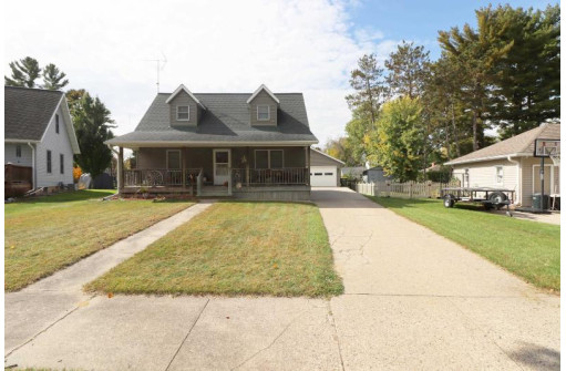 735 N Park St, Reedsburg, WI 53959