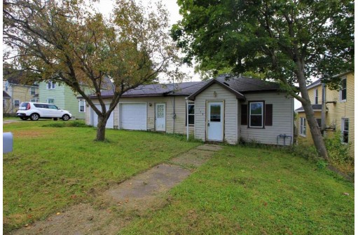 109 W Elroy St, Elroy, WI 53929