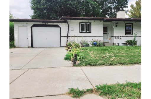 802 N Pine St, Sun Prairie, WI 53590