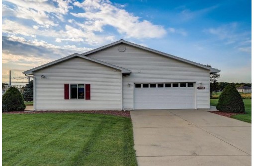 570 Meadowlark Ln, Portage, WI 53901