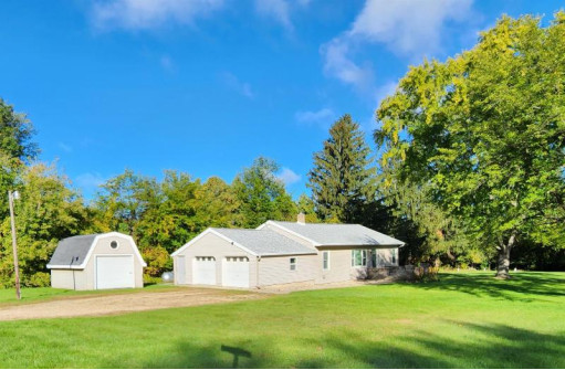 W6304 Patchin Rd, Pardeeville, WI 53954