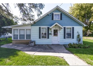 25 N Walnut St Janesville, WI 53548