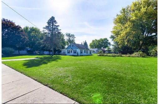 25 N Walnut St, Janesville, WI 53548