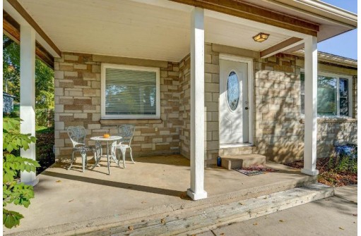 906 Northport Dr, Madison, WI 53704