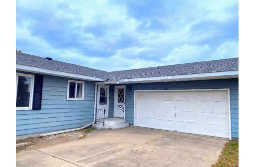 934 S Fremont St, Prairie Du Chien, WI 53821