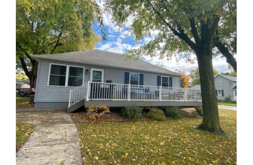 715 Sickle St, Platteville, WI 53818