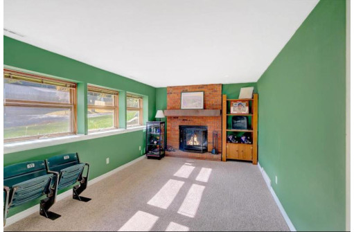 6814 Pilgrim Rd, Madison, WI 53711