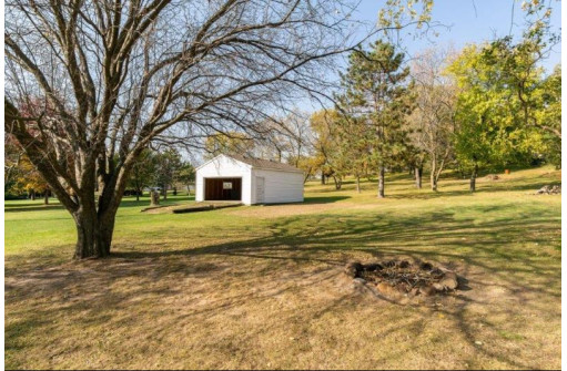 W7810 Star Court Rd, Pardeeville, WI 53954