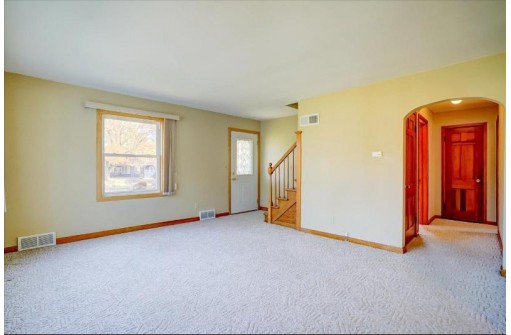 183 Hillcrest Cir, Sun Prairie, WI 53590