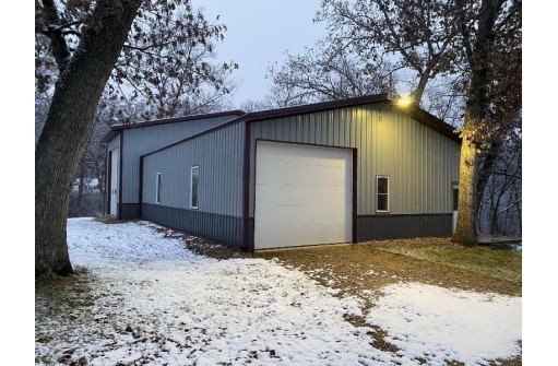 1897 Twin Bridge Rd, Mineral Point, WI 53565