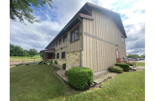 404 Walter Rd, Mazomanie, WI 53560